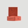 Saponetta scrub Lidone Insula - Natural Body Care al corbezzolo, colore rosso naturale con logo impresso.
